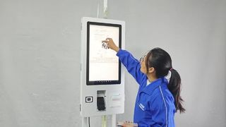 Station de position de kiosque de paiement de libre service de 24 pouces