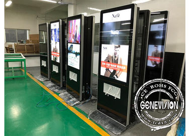 Synchronisation à télécommande de double d'écran de station de charge de la publicité voyageur debout de Digital