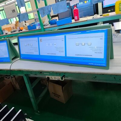 Affichage de menu numérique à double écran de 49,5 pouces monté au plafond pour restaurant